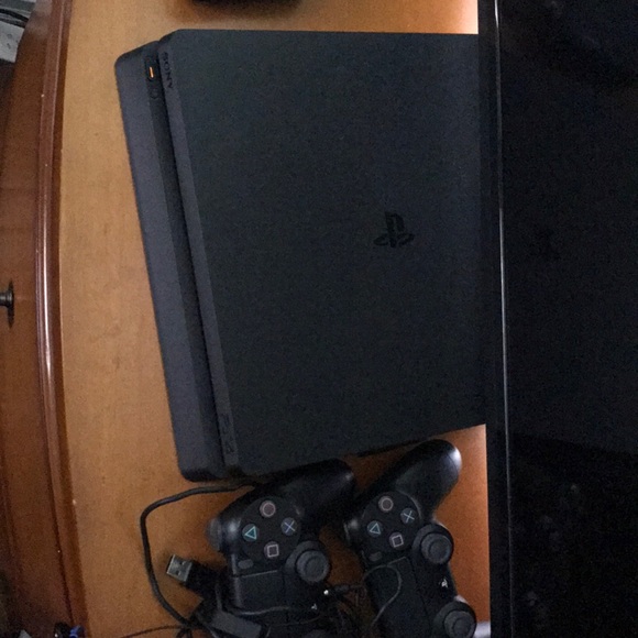 ps4 with 2 controllers